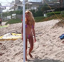 Pamela Anderson In Season 3 Of Baywatch, Her Body Saves Lives'