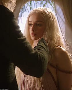 Emilia Clarke (at 23) - Game Of Thrones S01E01 (HQ)'