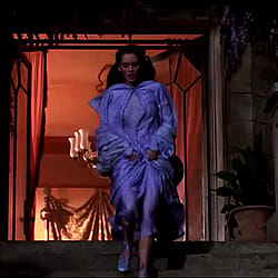 Winona Ryder Bouncy Silk Plots In 'Bram Stoker's Dracula''