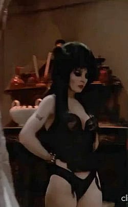 Cassandra Peterson (Elvira: Mistress Of The Dark, 1988)'