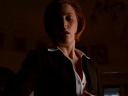 Gillian Anderson (X-Files S7E15)'