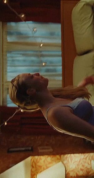Megan Fox and Amanda Seyfried Lesbian plot - Jennifer's Body (2009)'