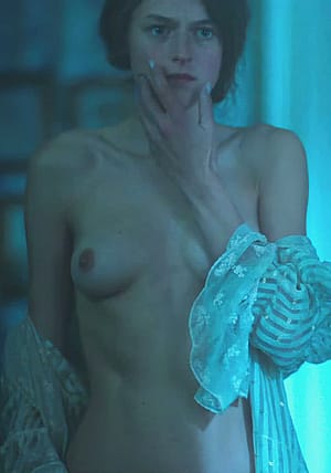 Emma Corrin in "Lady Chatterley's Lover" - [2022]'