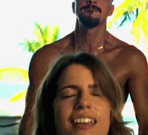 Maria Bopp nice bouncing plots in Vidas Bandidas S01E02 (BR-2024, available on Hulu)'