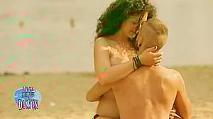 Leila Lowfire at the beach - Unter Fremden Decken (2014)'